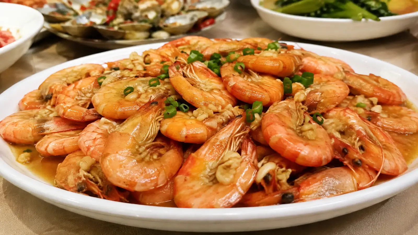 Креветки с чесноком и зеленью в Хуньчуне